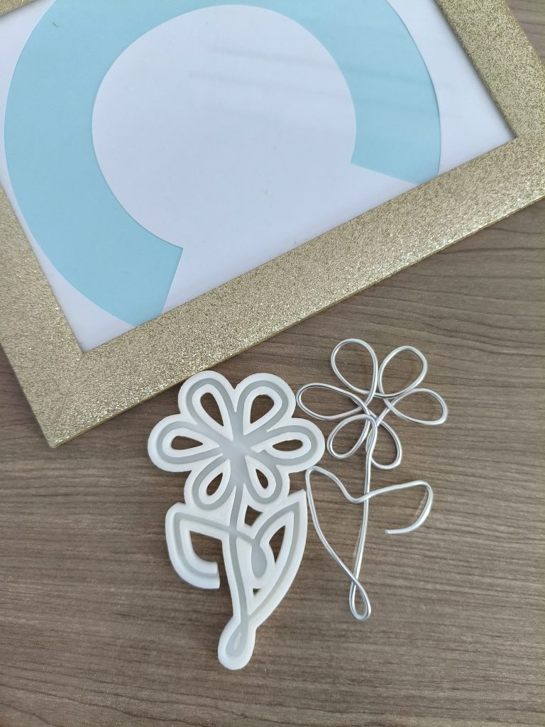 Small daisy FiloForma shaping frame