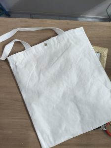 Borsa in lino con bottone e tracolla
