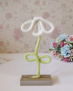 Fiore Margherita con Pistillo con Telaio FiloForma by Craftiamo