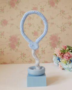 Palloncino fatto a tricotin con telaio filoforma by craftiamo